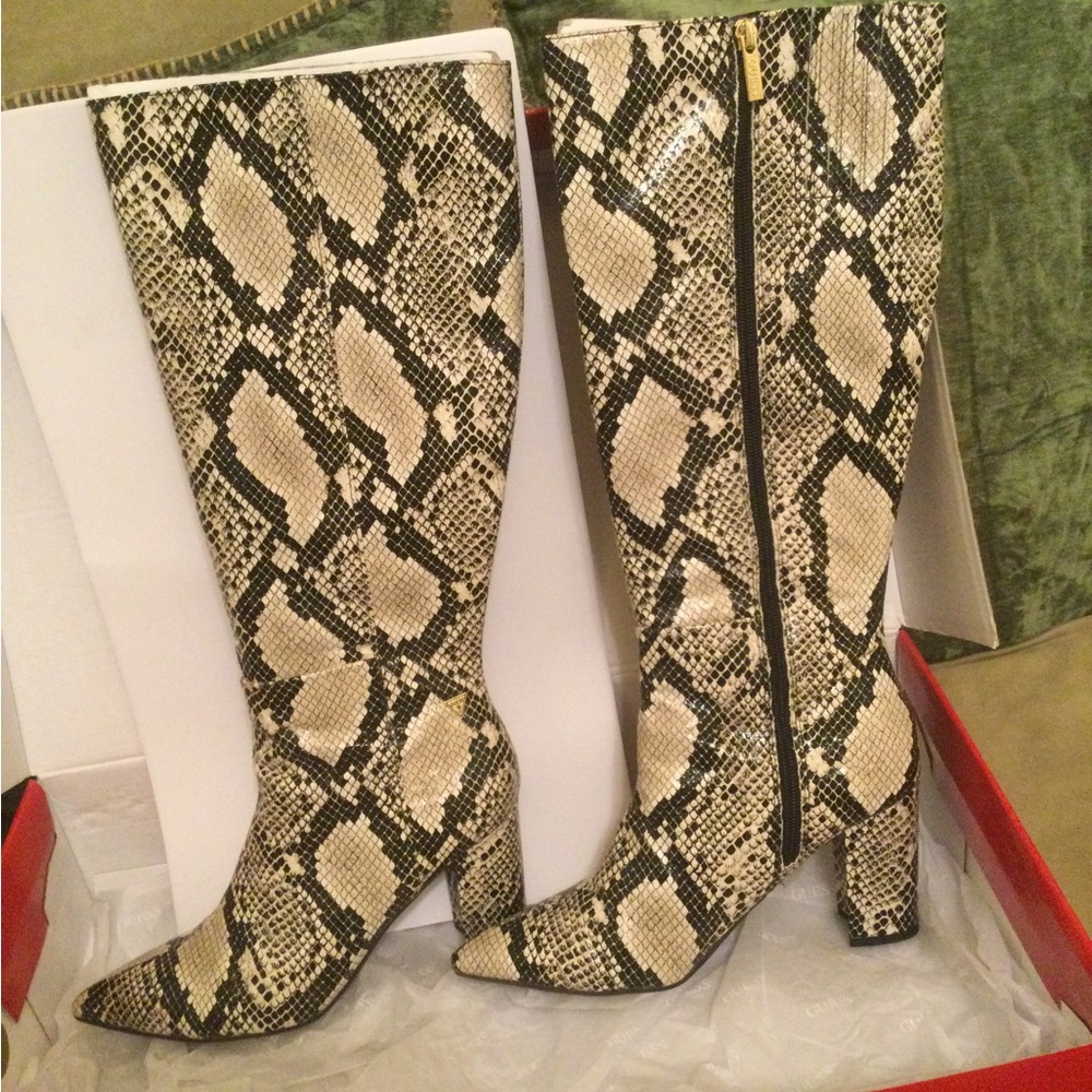 Guess snakeskin print knee high boots bonus matching cuff bracelet new in box
